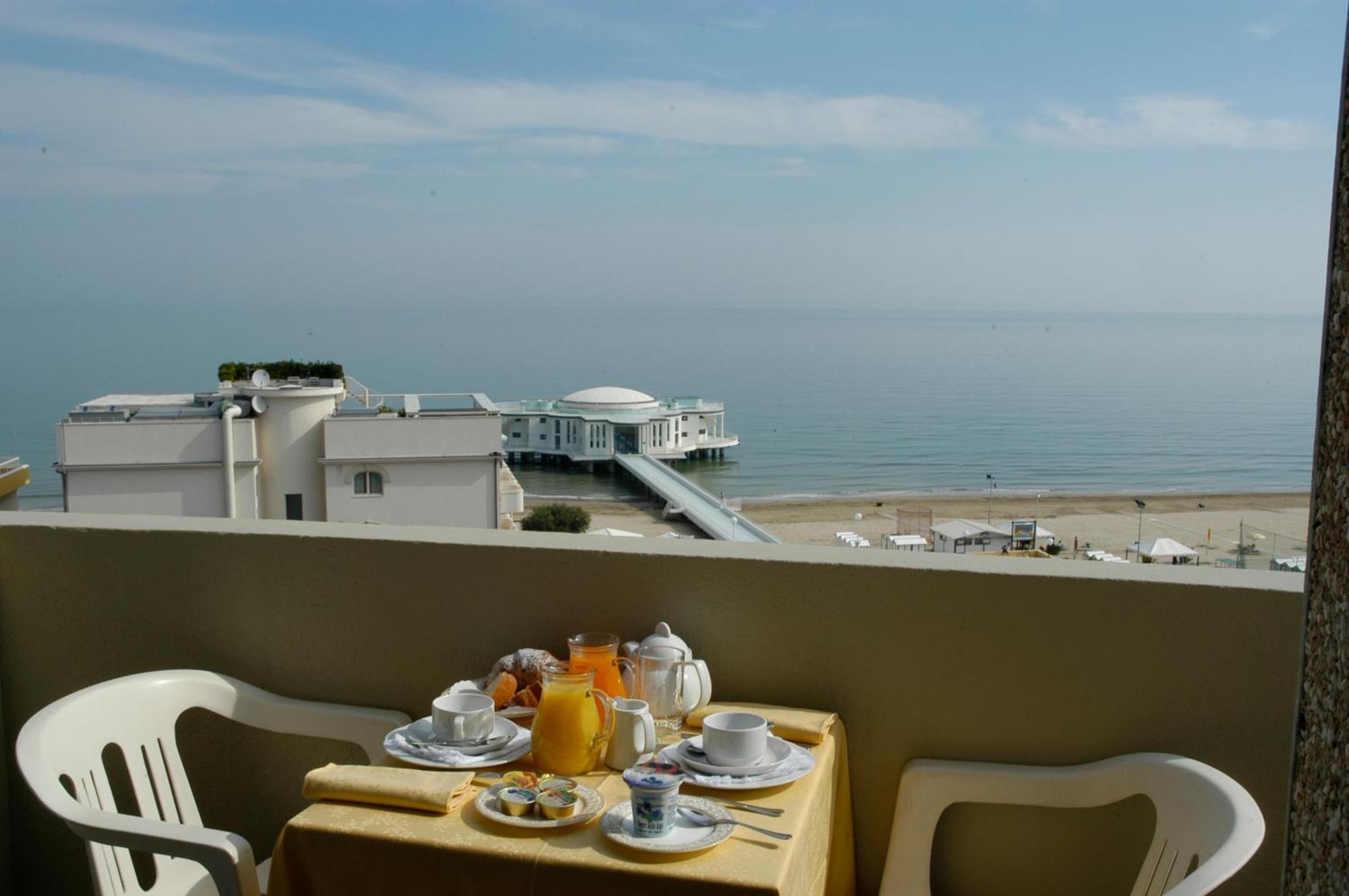 Hotel Palace Senigallia Exterior photo